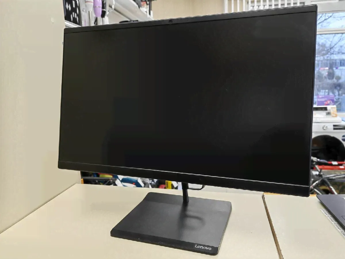 Моноблок Lenovo V540-24IWL AIO; Core i3-8145U, Intel UHD Graphics, 8 Гб, 256 Гб, Нет-0